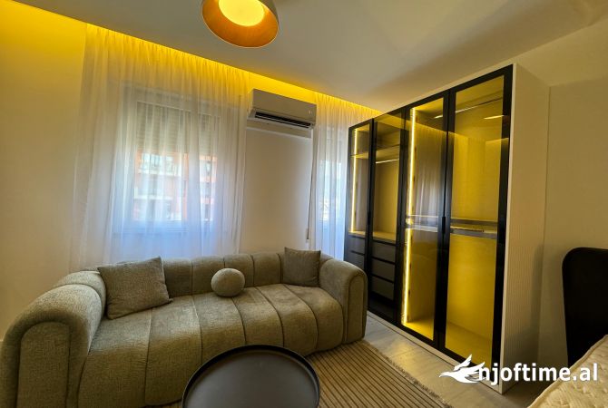 Shtepi me qera Apartament ne Tirane, Garsoniere, Mobilimi E mobiluar, Pagesa 470  Euro.