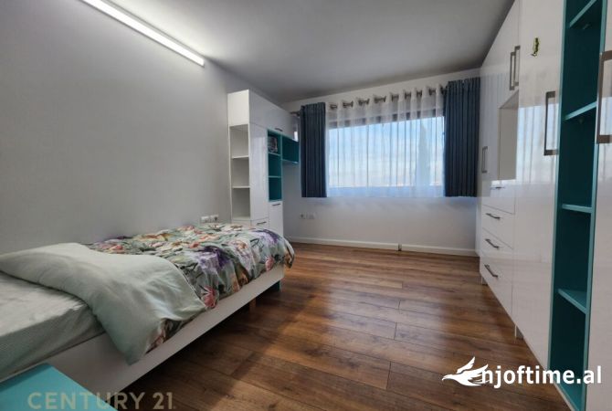 Shtepi ne shitje Vila Luksoze ne Tirane, 4+1, Mobilimi E mobiluar, Pagesa 600,000  Euro.