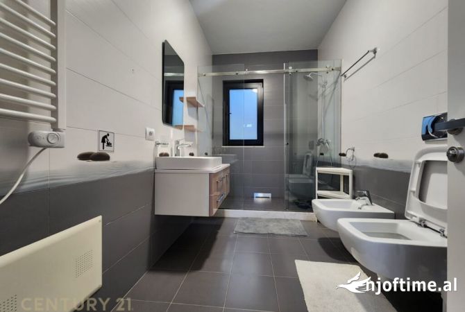 Shtepi ne shitje Vila Luksoze ne Tirane, 4+1, Mobilimi E mobiluar, Pagesa 600,000  Euro.