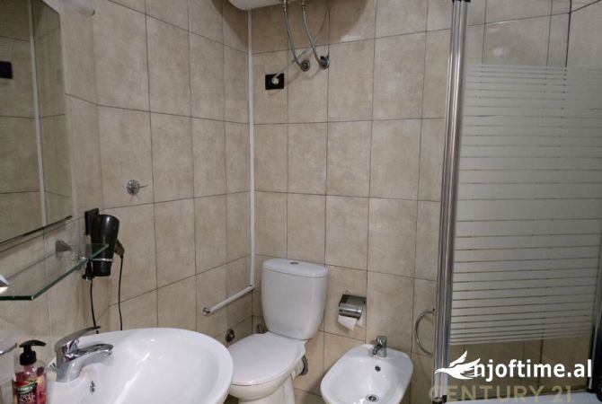 Shtepi me qera Apartament ne Tirane, 2+1, Mobilimi Bosh, pa mobiluar, Pagesa 1,000  Euro.
