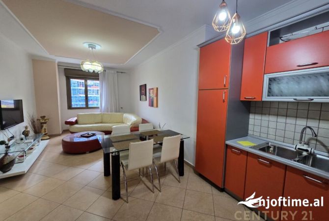 Shtepi me qera Apartament ne Tirane, 2+1, Mobilimi Bosh, pa mobiluar, Pagesa 1,000  Euro.
