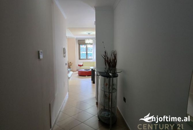 Shtepi me qera Apartament ne Tirane, 2+1, Mobilimi Bosh, pa mobiluar, Pagesa 1,000  Euro.