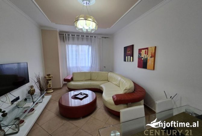 Shtepi me qera 2+1 ne Tirane - 1,000 Euro