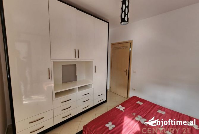 Shtepi ne shitje Apartament ne Tirane, 2+1, Mobilimi E mobiluar, Pagesa 135,000  Euro.