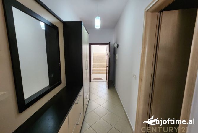 Shtepi ne shitje Apartament ne Tirane, 2+1, Mobilimi E mobiluar, Pagesa 135,000  Euro.