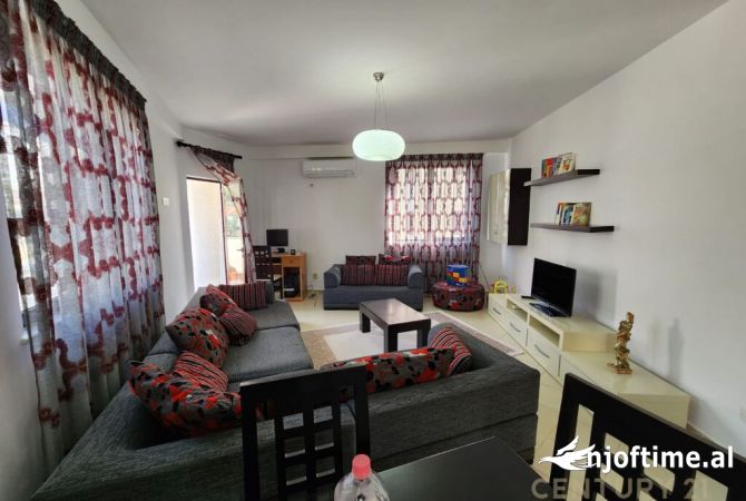 Shtepi ne shitje Apartament ne Tirane, 2+1, Mobilimi E mobiluar, Pagesa 135,000  Euro.