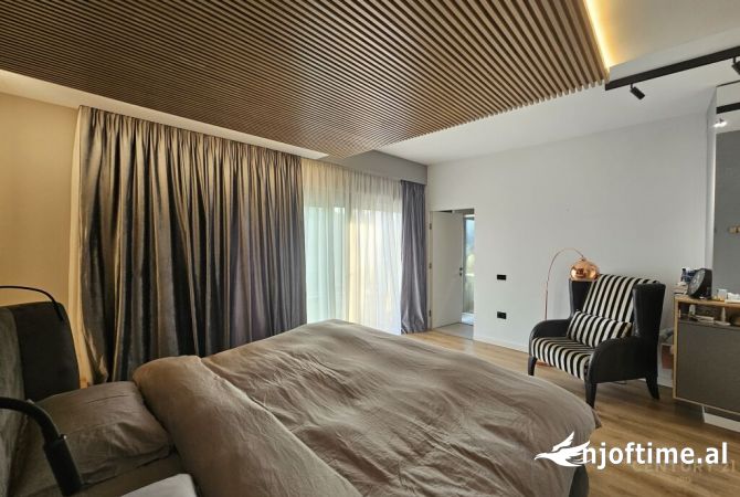 Shtepi ne shitje Vila Luksoze ne Tirane, 3+1, Mobilimi E mobiluar, Pagesa 550,000  Euro.