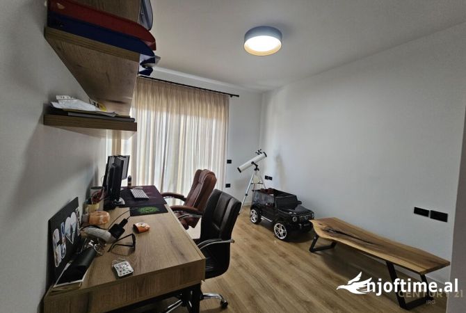 Shtepi ne shitje Vila Luksoze ne Tirane, 3+1, Mobilimi E mobiluar, Pagesa 550,000  Euro.