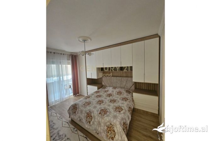 Shtepi ne shitje Apartament ne Tirane, 2+1, Mobilimi E mobiluar, Pagesa 215,000  Euro.
