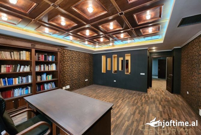 SHITET AMBIENT KOMERCIAL ME 2 POSTE PARKIMI TEK ZOGU I ZI.