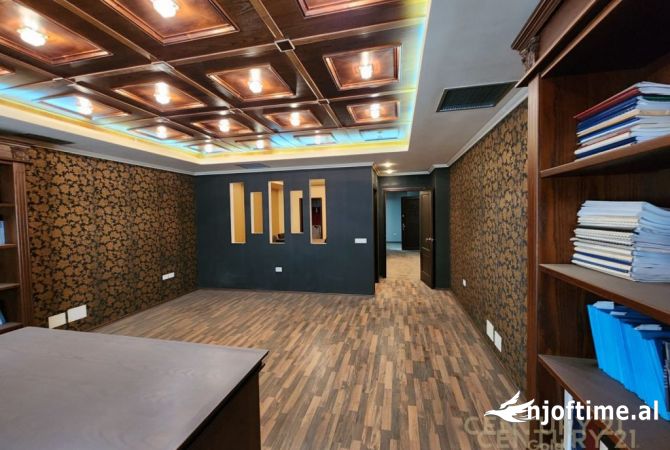 SHITET AMBIENT KOMERCIAL ME 2 POSTE PARKIMI TEK ZOGU I ZI.