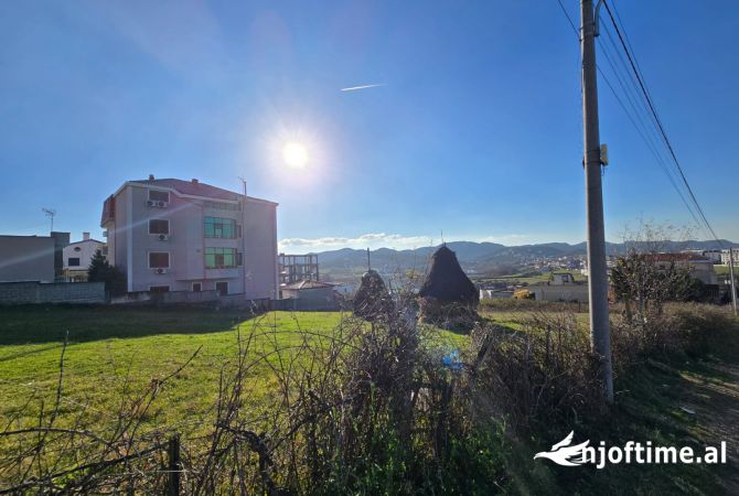 Truall ose Toke  ne Tirane - 115,000 Euro