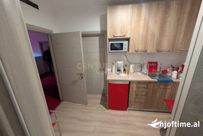 Ambient biznesi me qera 3+1 ne Tirane - 2,500 Euro