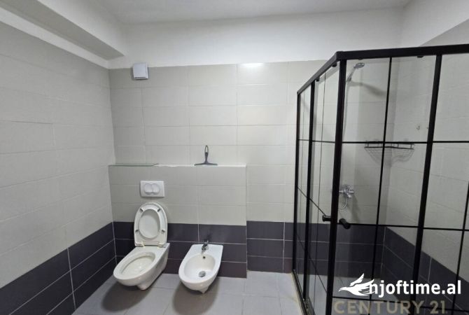 Shtepi me qera Duplex(shtepi me 2 kate) ne Tirane, 3+1, Mobilimi E mobiluar, Pagesa 1,200  Euro.