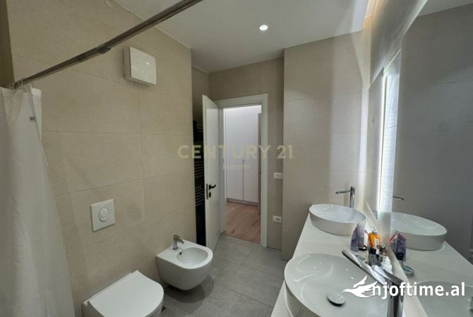 Shtepi ne shitje Apartament ne Tirane, 2+1, Mobilimi E mobiluar, Pagesa 340,000  Euro.