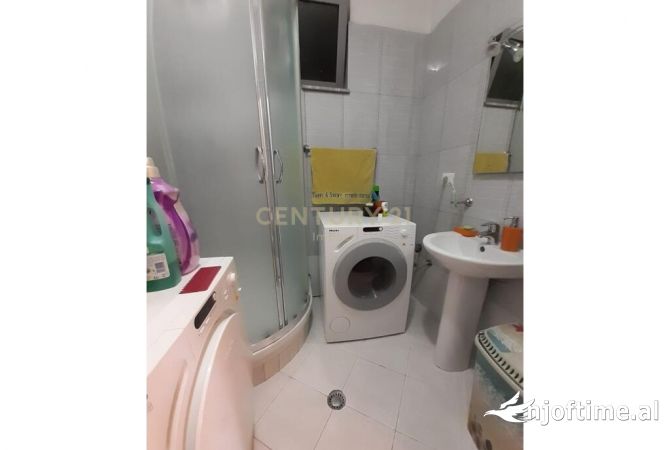 Shtepi ne shitje Apartament ne Tirane, 2+1, Mobilimi E mobiluar, Pagesa 124,000  Euro.