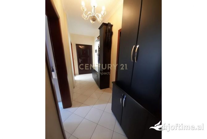 Shtepi ne shitje Apartament ne Tirane, 2+1, Mobilimi E mobiluar, Pagesa 124,000  Euro.