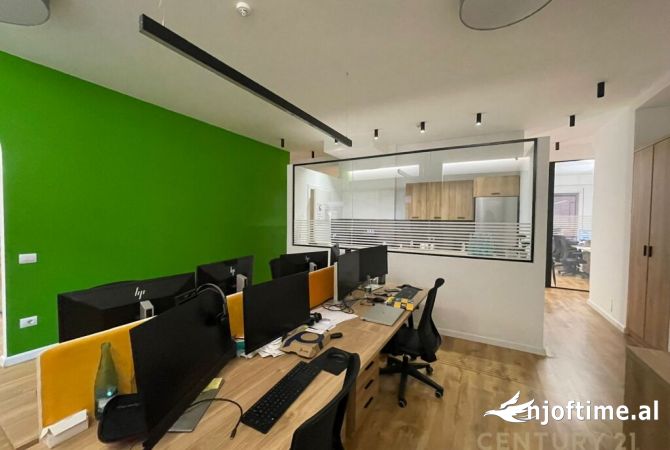 Ambient biznesi me qera 3+1 ne Tirane - 3,500 Euro