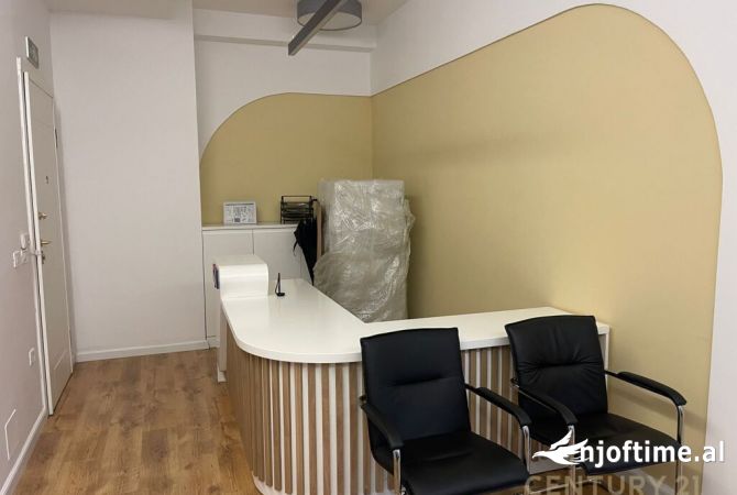 Ambient biznesi me qera 3+1 ne Tirane - 3,500 Euro