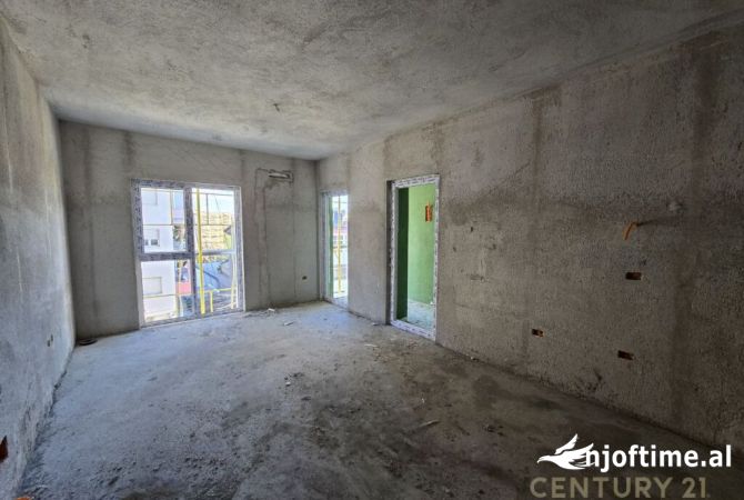 Shtepi ne shitje Apartament ne Tirane, 2+1, Mobilimi Bosh, pa mobiluar, Pagesa 124,000  Euro.