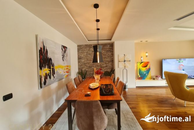 Shtepi me qera Vila Luksoze ne Tirane, 3+1, Mobilimi E mobiluar, Pagesa 4,500  Euro.