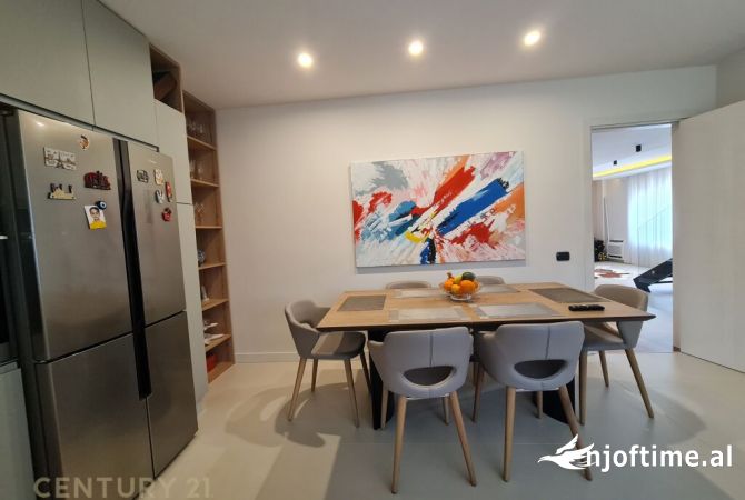 Shtepi me qera 3+1 ne Tirane - 4,500 Euro