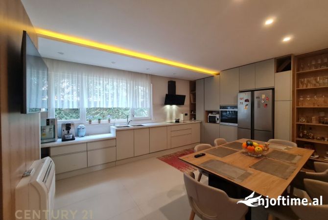 Shtepi me qera 3+1 ne Tirane - 4,500 Euro