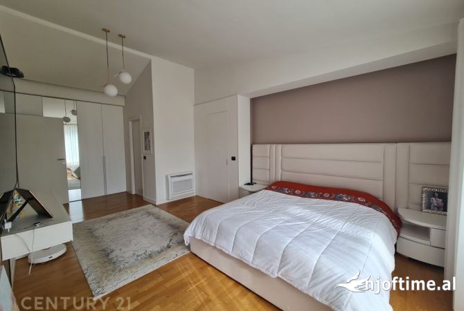 Shtepi me qera Vila Luksoze ne Tirane, 3+1, Mobilimi E mobiluar, Pagesa 4,500  Euro.