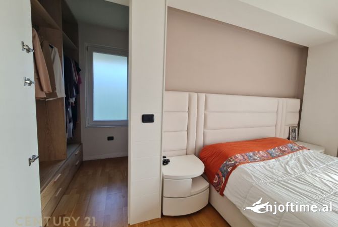 Shtepi me qera Vila Luksoze ne Tirane, 3+1, Mobilimi E mobiluar, Pagesa 4,500  Euro.