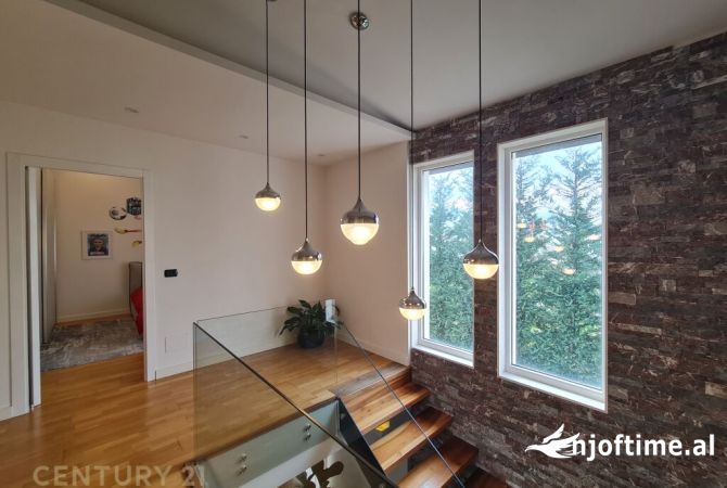 Shtepi me qera Vila Luksoze ne Tirane, 3+1, Mobilimi E mobiluar, Pagesa 4,500  Euro.