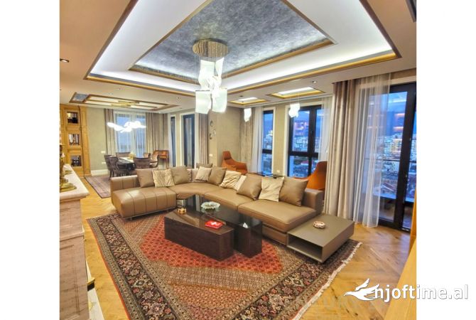 Shtepi ne shitje Penthose(kati i fundit panoramik) ne Tirane, 6+1, Mobilimi E mobiluar, Pagesa 1,600,000  Euro.