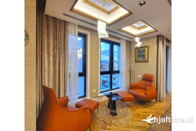 Shtepi ne shitje Penthose(kati i fundit panoramik) ne Tirane, 6+1, Mobilimi E mobiluar, Pagesa 1,600,000  Euro.