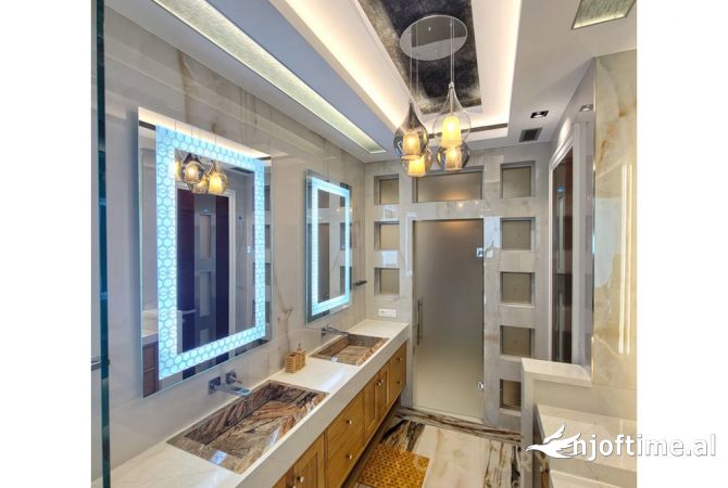 Shtepi ne shitje Penthose(kati i fundit panoramik) ne Tirane, 6+1, Mobilimi E mobiluar, Pagesa 1,600,000  Euro.