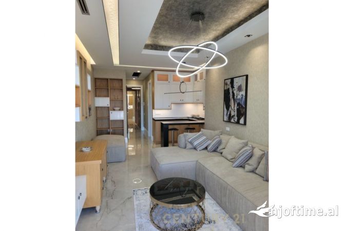 Shtepi ne shitje Penthose(kati i fundit panoramik) ne Tirane, 6+1, Mobilimi E mobiluar, Pagesa 1,600,000  Euro.