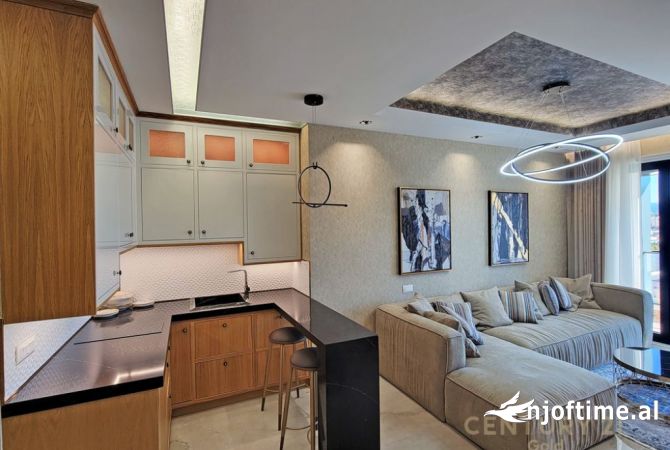 Shtepi ne shitje Penthose(kati i fundit panoramik) ne Tirane, 6+1, Mobilimi E mobiluar, Pagesa 1,600,000  Euro.