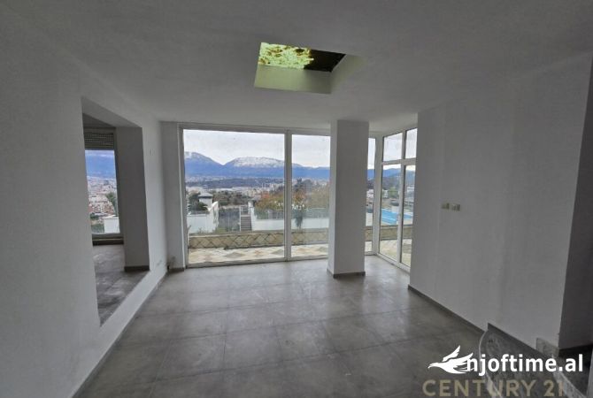 Shtepi ne shitje Vila Luksoze ne Tirane, 4+1, Mobilimi Bosh, pa mobiluar, Pagesa 580,000  Euro.