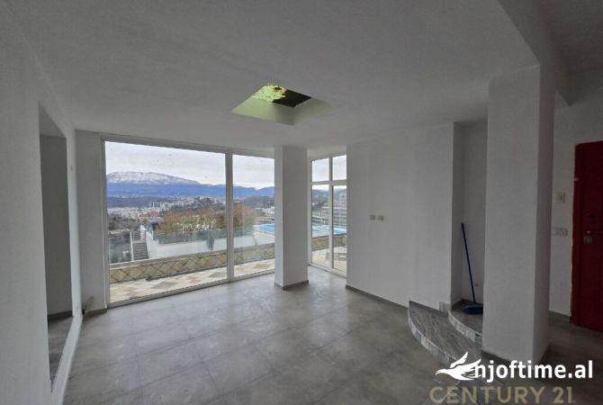 Shtepi ne shitje Vila Luksoze ne Tirane, 4+1, Mobilimi Bosh, pa mobiluar, Pagesa 580,000  Euro.