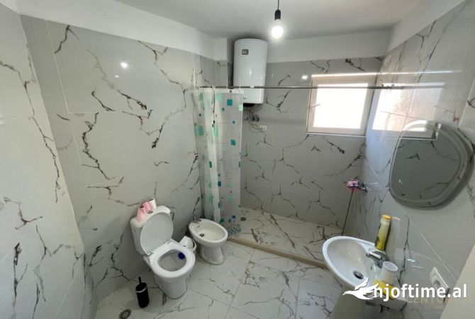 Shtepi ne shitje Apartament ne Tirane, 2+1, Mobilimi E mobiluar, Pagesa 193,000  Euro.