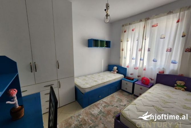 Shtepi me qera Apartament ne Tirane, 2+1, Mobilimi E mobiluar, Pagesa 400  Euro.