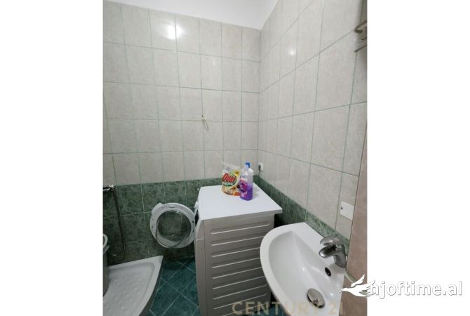 Shtepi me qera Apartament ne Tirane, 2+1, Mobilimi E mobiluar, Pagesa 400  Euro.