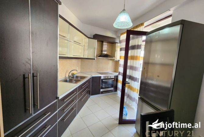 Shtepi me qera Apartament ne Tirane, 2+1, Mobilimi E mobiluar, Pagesa 400  Euro.