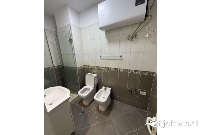 Shtepi ne shitje Apartament ne Tirane, 2+1, Mobilimi Bosh, pa mobiluar, Pagesa 255,000  Euro.