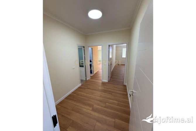 Shtepi ne shitje Apartament ne Tirane, 2+1, Mobilimi Bosh, pa mobiluar, Pagesa 255,000  Euro.