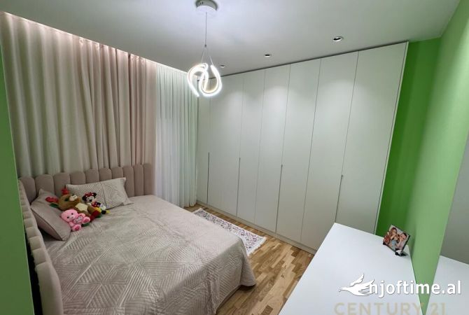 Shtepi ne shitje Apartament ne Tirane, 2+1, Mobilimi E mobiluar, Pagesa 249,000  Euro.