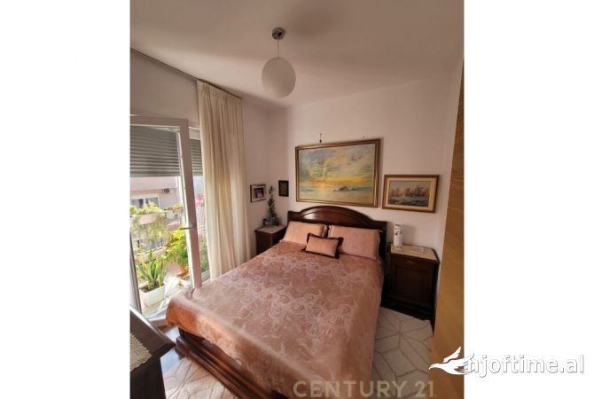 Shtepi ne shitje Apartament ne Tirane, 2+1, Mobilimi E mobiluar, Pagesa 207,000  Euro.