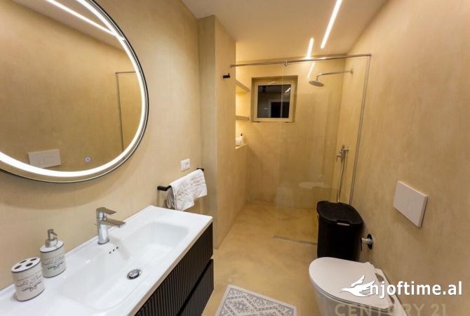 Shtepi ne shitje Apartament ne Tirane, 2+1, Mobilimi E mobiluar, Pagesa 310,000  Euro.