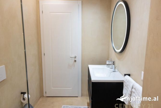 Shtepi ne shitje Apartament ne Tirane, 2+1, Mobilimi E mobiluar, Pagesa 310,000  Euro.