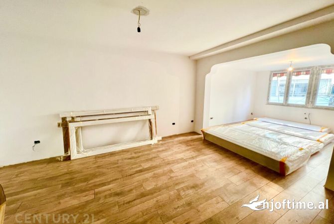 Ambient biznesi me qera 3+1 ne Tirane - 1,100 Euro