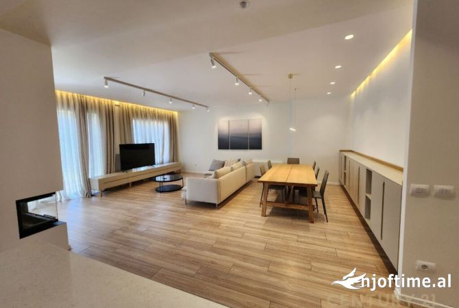 Shtepi ne shitje Vila Luksoze ne Tirane, 3+1, Mobilimi E mobiluar, Pagesa 650,000  Euro.