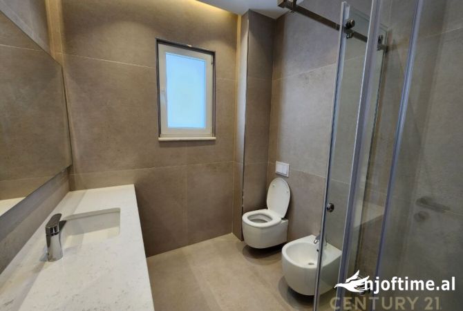 Shtepi ne shitje Vila Luksoze ne Tirane, 3+1, Mobilimi E mobiluar, Pagesa 650,000  Euro.